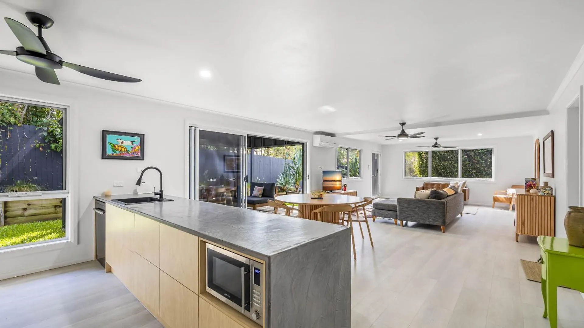 Trendy 2-Bed Home With Outdoor Entertainment Yaroomba 0*,  Austrálie